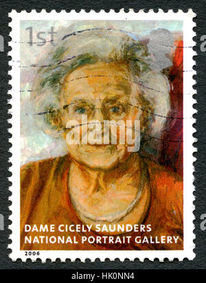 Grande-bretagne - circa 2006 : un timbre-poste utilisé depuis le Royaume-Uni, représentant une image d'une peinture d'infirmière historique Dame Cicely Saunders qui est sur disp Banque D'Images