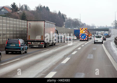 Vue à travers le pare-brise à l'autoroute A46 près de Wuppertal Banque D'Images