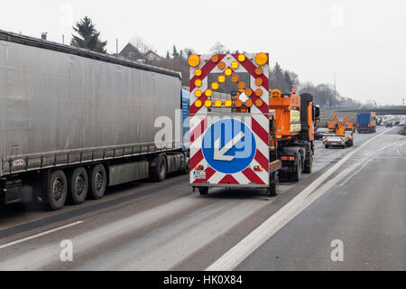 Vue à travers le pare-brise à l'autoroute A46 près de Wuppertal Banque D'Images