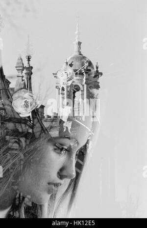 Double exposition ; mélange de fille dans la construction Banque D'Images