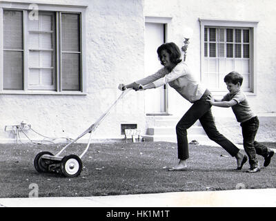 Photos de fichier : Los Angeles, USA. 25 Jan, 2107. **Photos** Fichier icône TV Mary Tyler Moore est décédé le mercredi après avoir été hospitalisé à New York, elle a été de 80. Credit : ZUMA Press, Inc./Alamy Live News Banque D'Images