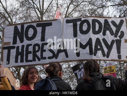 Londres, Royaume-Uni. 4 Février, 2017. Londres 4 février 2017, des manifestants lors de la manifestation anti-Trump dans London Crédit : Ian Davidson/Alamy Live News Banque D'Images