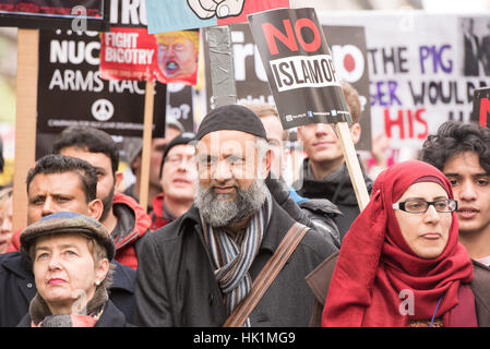 Londres, Royaume-Uni. 4 Février, 2017. heaed du mars, à l'Atout anti-manifestation à Londres Crédit : Ian Davidson/Alamy Live News Banque D'Images