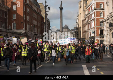 Londres, Royaume-Uni. 4 Février, 2017. heaed entre mars du Whitehall, , à l'Atout anti-manifestation à Londres Crédit : Ian Davidson/Alamy Live News Banque D'Images