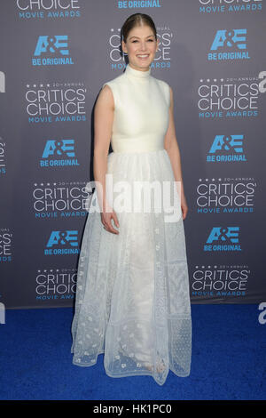15 janvier 2015 - Hollywood, CA, États-Unis - 15 janvier 2015 - Hollywood, Californie - Rosamund Pike. 20e Prix annuels du film Critics' Choice - les arrivées ont eu lieu au Hollywood palladium. Crédit photo : Byron Purvis/AdMedia Banque D'Images