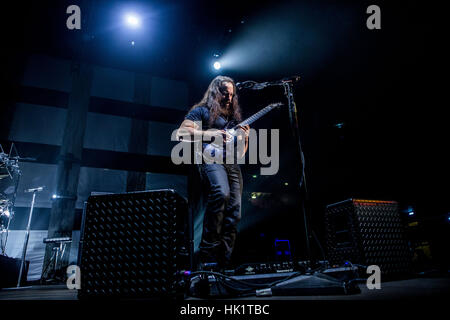 Milan, Italie. Feb, 2017 4. Metal progressif Dream Theater exécute live au Mediolanum Forum à Milan, Italie. Credit : Mairo Cinquetti/Alamy Live News Banque D'Images