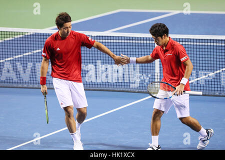 Ariake Coliseum, Tokyo, Japon. Feb, 2017 4. Yuichi Sugita & Yasutaka Uchiyama (JPN) au cours de la BNP Paribas 1er tour du tournoi de tennis le Japon contre la France, à Ariake Coliseum à Tokyo. Credit : YUTAKA/AFLO SPORT/Alamy Live News Banque D'Images