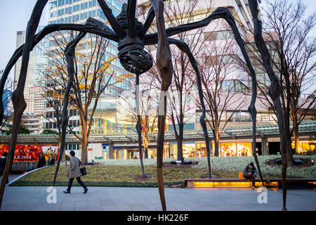 Le paysage urbain, l'Araignée géante de Louise Bourgeois, à Roppongi Hills, Tokyo, Japon Banque D'Images