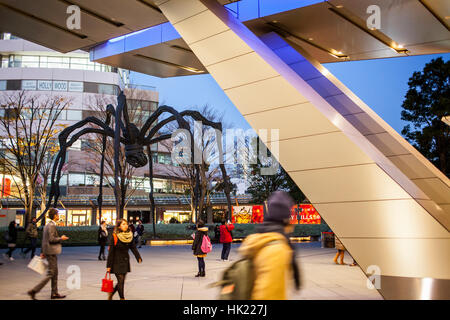 Le paysage urbain, l'Araignée géante de Louise Bourgeois, à Roppongi Hills, Tokyo, Japon Banque D'Images