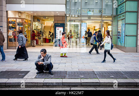 Scène de rue, rue Chuo, Ginza, Tokyo, Japon. Banque D'Images