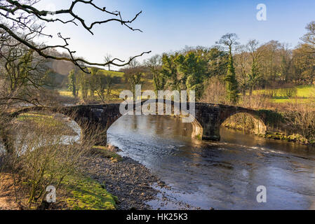 Cromwell's Bridge une fois effectué un parcours à cheval sur la rivière Hodder. Plus Creux de Bowland Clitheroe Lancashire. Banque D'Images