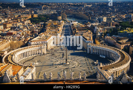 Vue de Rome à partir de la coupole de la Basilique Saint-Pierre, Vatican, Rome, Italie Banque D'Images