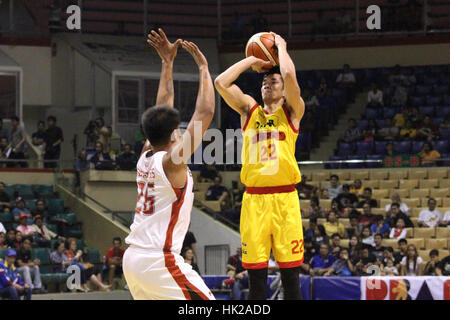 Pasay City, Philippines. 25 Jan, 2017. Allen Maliksi de Star a spitfire, flambage avec son Blackwater 26 points, 5 d'entre eux venant de converti trois pointeurs. Crédit : Dennis Jerome Acosta/Pacific Press/Alamy Live News Banque D'Images