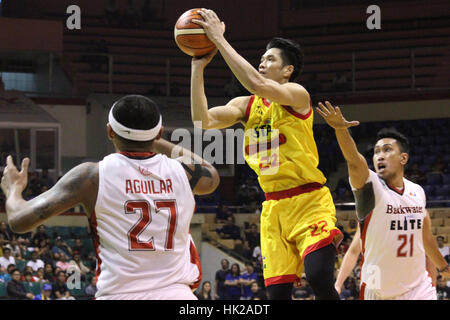 Pasay City, Philippines. 25 Jan, 2017. Allen Maliksi de Star a spitfire, flambage avec son Blackwater 26 points, 5 d'entre eux venant de converti trois pointeurs. Crédit : Dennis Jerome Acosta/Pacific Press/Alamy Live News Banque D'Images