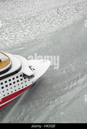 Ferry de croisière Viking GRACE navigue dans les eaux glacées de l'archipel de Stockholm Banque D'Images