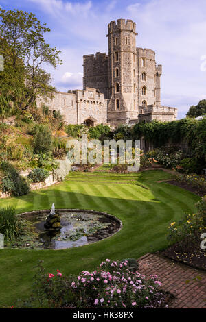 Le château de Windsor, en Angleterre, a été construit au XIe siècle et est la résidence de la famille royale britannique. Banque D'Images