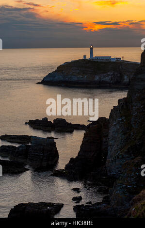 Phare de South Stack sur Saint Isle sur le bout du nord-ouest d'Anglesey Banque D'Images