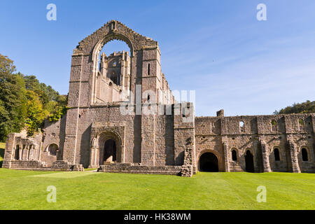 Les ruines de l'abbaye anglaise de Fountain Banque D'Images