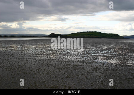 Un incroyable arc-en-ciel sur l'armée ruines à Cramond Island, Édimbourg, Écosse Banque D'Images