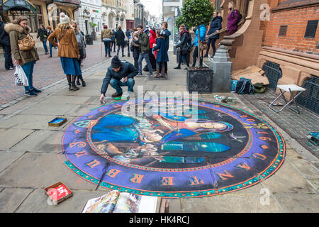 Scène de rue, centre ville de Canterbury. Kent, Angleterre Banque D'Images