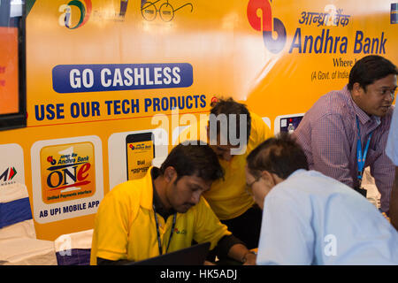 HYDERABAD, INDE - JANVIER 19,2017 Visiteurs à Digi Dhan Mela à la Plaza à Hyderabad.Les deux jours mela est une initiative conjointe de l'Etat Telangana Banque D'Images