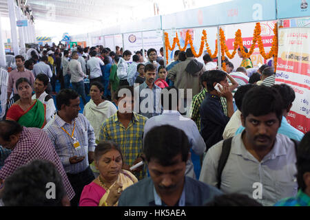 HYDERABAD, INDE - JANVIER 19,2017 Visiteurs à Digi Dhan Mela à la Plaza à Hyderabad.Les deux jours mela est une initiative conjointe de l'Etat Telangana Banque D'Images