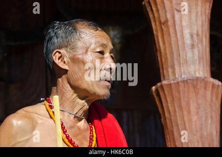 Il y a un mélange de peuples tribaux et leurs coutumes d'expérience à hornbill-festival chaque année à kohima Banque D'Images