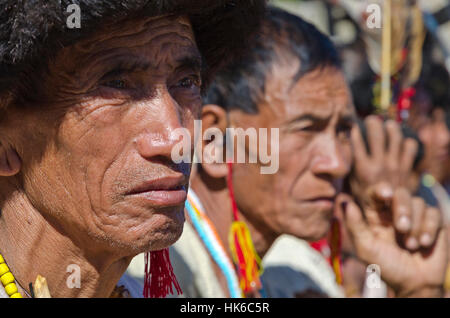 Il y a un mélange de peuples tribaux et leurs coutumes d'expérience à hornbill-festival chaque année à kohima Banque D'Images