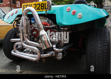 Dans un moteur chromé VW Buggy vert métallique à la plage de Prestatyn Flower Show Banque D'Images