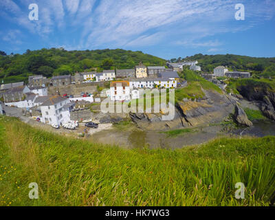 Port de pêche de Portloe. nichée dans la côte de Cornouailles son nom se développe à partir de la Cornish signifiant "Logh Porth cove pool", Banque D'Images