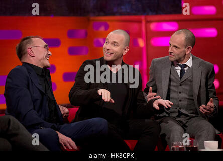 (De gauche à droite) Danny Boyle, Ewan McGregor et Jonny Lee Miller pendant le tournage de The Graham Norton Show à la London Studios, le sud de Londres, pour être diffusé sur BBC One le vendredi. Banque D'Images