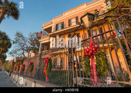 Des couronnes de Noël EDMONDSTON-ALSTON HOUSE MUSEUM EAST Battery de Charleston en Caroline du Sud USA Banque D'Images