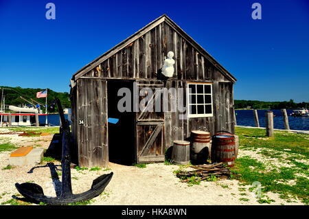 Mystic, Connecticut -le 11 juillet 2015 : Clam Shack avec une proue blanc et un fer à repasser de provisions de l'ancre à Mystic Seaport * Banque D'Images