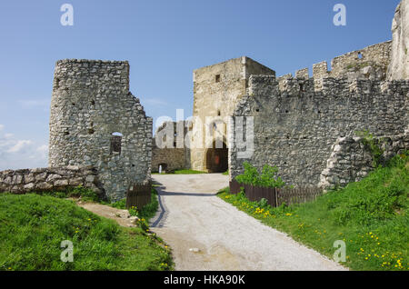 La tour de la porte du château de Spis. Spissky Hrad Monument culturel national (UNESCO) Ruines du château médiéval, Slovaquie Banque D'Images