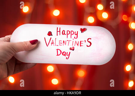 Happy Valentines Day carte contre l'arrière-plan de fête rouge Banque D'Images