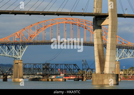 Pont du Skytrain, New Westminster, région de Vancouver, British Columbia, Canada Banque D'Images