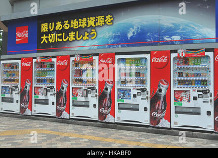 Produits Coca Cola distributeur automatique de la rue de Shinjuku Tokyo Japon Banque D'Images