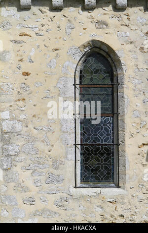 Vitrail sur la façade en pierre de l'église Saint-Denis-Sainte-Foy. Coulommiers. Banque D'Images