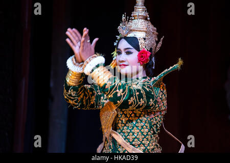 Femme danseuse Apsara, Siem Reap, Cambodge Banque D'Images