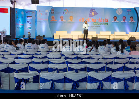 HYDERABAD, INDE - JANVIER 19,2017 Visiteurs à Digi Dhan Mela à la Plaza à Hyderabad Banque D'Images