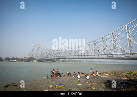 L'Inde, le Bengale occidental, Calcutta, Howrah Bridge, la vie quotidienne Banque D'Images