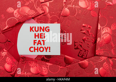 Poches rouge avec une carte written KUNG HEI Fat Choy Banque D'Images