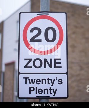 20mph vitesse limite sign UK road sign urbain Banque D'Images