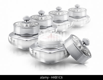 Plusieurs de luxe argent pot cosmétique sur fond blanc Banque D'Images