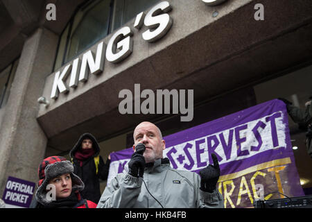 Londres, Royaume-Uni. 26 janvier, 2017. Jim Wolfreys, président du Kings College de Londres, l'UCU solidaire avec l'unisson les membres travaillant pour l'entreprise de nettoyage à sers avec persévérance à compter de KCL à 2 jours de grève à la suite de menaces d'importants changements dans leurs termes et conditions, y compris la réduction de leurs heures de travail et d'éventuelles redondances. Credit : Mark Kerrison/Alamy Live News Banque D'Images