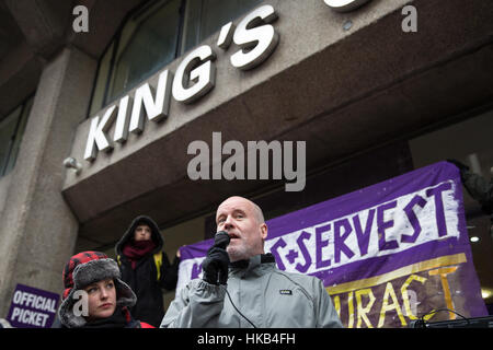 Londres, Royaume-Uni. 26 janvier, 2017. Jim Wolfreys, président du Kings College de Londres, l'UCU solidaire avec l'unisson les membres travaillant pour l'entreprise de nettoyage à sers avec persévérance à compter de KCL à 2 jours de grève à la suite de menaces d'importants changements dans leurs termes et conditions, y compris la réduction de leurs heures de travail et d'éventuelles redondances. Credit : Mark Kerrison/Alamy Live News Banque D'Images