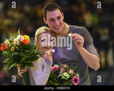 Ostrava, République tchèque. 26 janvier, 2017. Aljona Savchenko et Bruno Massot de l'Allemagne a passé la seconde dans les paires - patinage libre des Championnats canadiens à Ostrava, en République tchèque, le 26 janvier 2017. Photo : CTK Jaroslav Ozana/Photo/Alamy Live News Banque D'Images