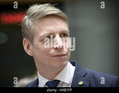 Par Bolund Swesish Ministre pour les marchés financiers et de la consommation, Sous-ministre des Finances parle à la presse avant le début d'une réunion des ministres européens Fnance (ECOFIN) à Bruxelles, Belgique le 27.01.2017 par Wiktor Dabkowski | conditions dans le monde entier Banque D'Images