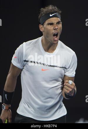 Melbourne, Australie. 27 Jan, 2017. Rafael Nadal l'Espagne réagit au cours de la demi-finale du tournoi de la Bulgarie contre Grigor Dimitrov à l'Australian Open tennis championships à Melbourne, Australie, 27 janvier 2017. Credit : Lui Siu Wai/Xinhua/Alamy Live News Banque D'Images