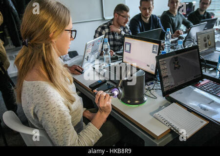 Gdynia, Pologne. 27 Jan, 2017. Au cours de la conférence, les professionnels de l'industrie, a présenté ce qu'est l'impression 3D, et ce qui est pour elle, et la façon de composer ses propres et à faible coût pour kit home 3D l'impression. Il y avait aussi présenté les systèmes d'impression 3D professionnels dans les meilleurs techniques, ie . : SLS et Poly Jet. Credit : Michal Fludra/Alamy Live News Banque D'Images